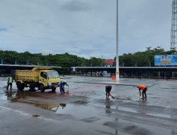 Pasca Banjir, 130 Personel Petugas Dikerahkan Bersihkan Sampah