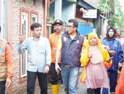Legislator Mario David Bawa Bala Bantuan ke Lokasi Bencana Makassar, Warga Sumringah