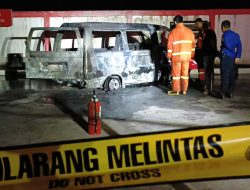 Diduga Mesin Korslet, Mobil Minibus Hangus Terbakar di SPBU