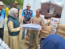 Pemprov Sulsel Salurkan Bantuan Logistik untuk Korban Banjir di Lutra