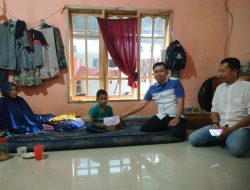 Sambangi Anak Penderita Jantung Bocor di Tellu Limpoe, Ketua Demokrat Sinjai Sisihkan Bantuan Pengobatan