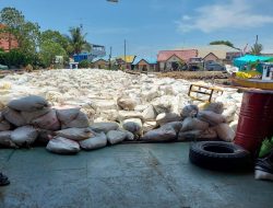 Bantah Hasil Tambang Ilegal. Material Pembangunan RS Pratama Disebut Diangkut Kapal Tongkang dari Makassar