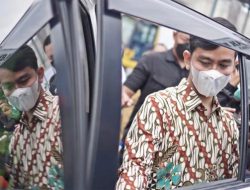 Rocky Gerung Sentil Niat Gibran Maju Pilgub: Antara Kuasa Jokowi dan Restu Megawati