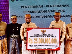 Gubernur Sulsel Serahkan Bantuan Keuangan Rp 25 M ke Takalar, Untuk Pembangunan Tanggul Penahan Abrasi