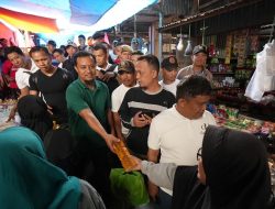 Gubernur Andi Sudirman Borong Oleh-oleh Khas di Pasar Sentral Malino