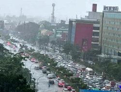 Makassar Dikepung Banjir, Jalan Umum hingga Tol Terendam hingga Setengah Meter