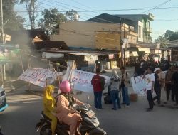 Aliansi Pemuda Romang Polong Unjuk Rasa, Protes Jalan Mustafa Dg Bunga Gowa Rusak Parah