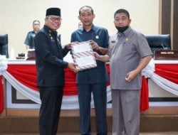 Rapat Paripurna DPRD Parepare, Walikota Serahkan LKPJ 2022