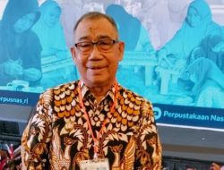 Taufan Pawe Raih Penghargaan Kepala Daerah Terbaik dari OMG