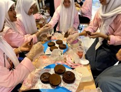 Srikandi Ganjar Sulsel Gandeng Perempuan Millenial Ajarkan Hiasi Kue Bento Cake