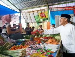 Sapa Warga hingga Ajak Bercanda Para Pedagang Cara TP Pantau Harga Sembako di Pasar