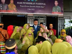 Upacara Hardiknas di Tanassang, Bupati ASA Jadi Rebutan Foto