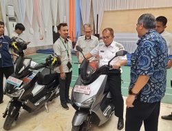 Kalla Kars Silaturahmi Sekaligus Bawa Motor Listrik ke Kediaman Wali Kota Makassar