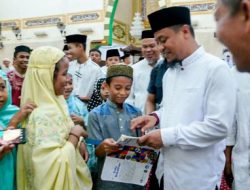 Safari Ramadan di Takalar, Gubernur Bagikan 300 Paket Lebaran