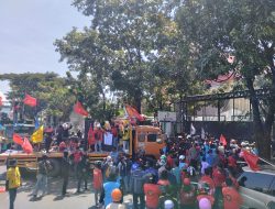 May Day di Makassar, Massa Aksi Seruduk Kantor DPRD Sulsel