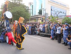 Kirab dan Display Drumband Taruna AAU Meriahkan Kota Makassar
