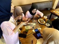 Gelar Workshop, Srikandi Ganjar Sulsel Ajak Perempuan Milenial Buat Cicin dan Gelang