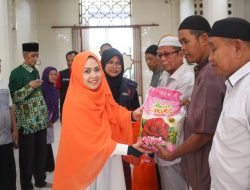 Semarakkan Musda Muhammadiyah dan Aisyiyah, Erna Rasyid Taufan Serahkan Puluhan Paket Sembako