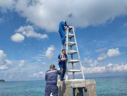 Berikan Rasa Aman, Bupati ASA Perintahkan Pasang Rambu Suar di Laut