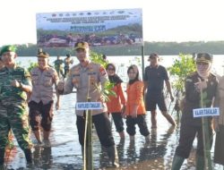Puncak Perayaan HUT TNI, Forkopimda Takalar Tanam 1300 Pohon Mangrove di Kecamatan Mappakasunggu
