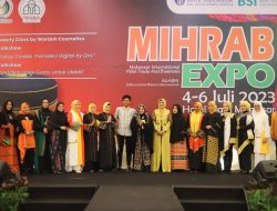 Bertemakan Etnik Islami, Baju Rancangan Erni Rasyid Taufan Tampil di Hadapan Saudagar Muslim se-Indonesia
