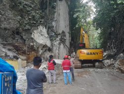 Batu Gunung di Hutan Karaenta Jatuh, Jalan Poros Maros-Bone Macet Total