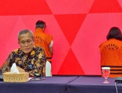 Novel Baswedan Murka ke Firli Bahuri, Dia Malah Enak-enakan Main Badminton di Manado