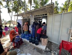 Air Bersih di Pulau Karumpa Tepenuhi Berkat Arsinum, Warga : Terima Kasih Pak Gubernur Andi Sudirman