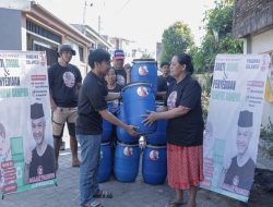 Pandawa Ganjar Lakukan Bakti Sosial dan Serahkan Tempat Sampah Bagi Warga di Makassar