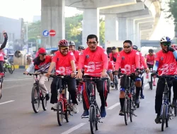 Meriahkan HUT Kemenkumham ke-78, Liberti Sitinjak Lepas Rombongan Sepeda Santai Kanwil Sulsel