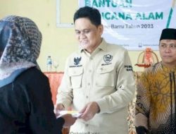 Suardi Saleh Serahkan Bantuan Ke Korban Bencana di Empat Kecamatan Kabupaten Barru