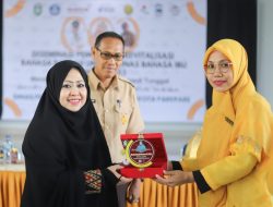 Dinilai Inspiratif, Erna Rasyid Taufan Raih Penghargaan Tokoh Penggerak dan Peduli Pelestarian Bahasa Daerah