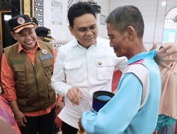 Bupati Barru Salurkan Bantuan Bagi Masyarakat Terdampak Banjir di Bojo