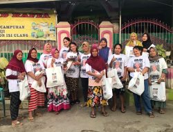Peduli Ekonomi Rakyat, Relawan Mak Ganjar Latih Ibu-Ibu Desa Tarowang Tanggakang Buat Pisang Peppe