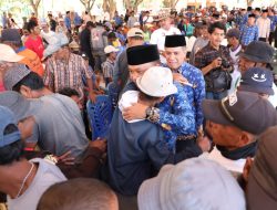 Bupati Bantaeng Ilham Azikin Salurkan Zakat dan Infaq BAZNAS ke Ratusan Penerima Manfaat