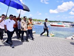 Serahkan Bantuan 8 Unit Kapal di Bulukumba, Pj Gubernur Bahtiar: Stimulan untuk Para Nelayan