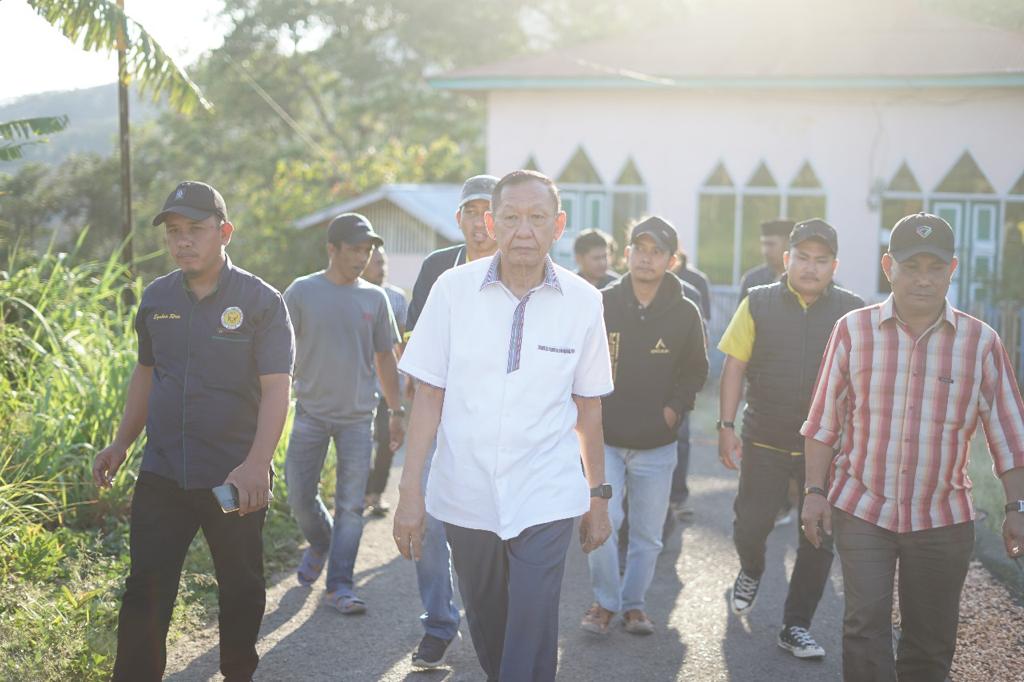 Selain Bedah Rumah, Hamka B Kady Bantu Perbaikan Jalan Di Kabupaten ...