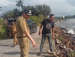 Bupati Barru Tinjau Tanggul Takkalasi yang Rusak Dihantam Gelombang Laut