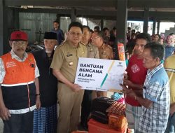 Turut Prihatin, Bupati Barru Suardi Saleh Bantu Korban Kebakaran di Desa Kupa