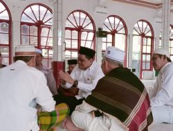 Usai Mengunjungi Warga Terdampak Banjir, Bupati Barru Melaksanakan Safari Jumat di Masjid Nurul Ittihad