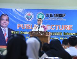 Wakil Menteri Desa PDTT Public Lecture di Kampus AMKOP