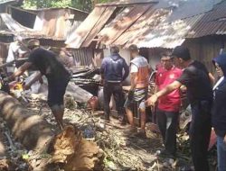 Anggota DPRD Makassar Muchlis Misbah Tinjau Rumah Warga yang Tertimpa Pohon
