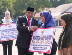 Hari Pahlawan Nasional, Pj Gubernur Sulsel dan Pangdam XIV Hasanuddin Serahkan Bantuan untuk Korban Bencana Sosial