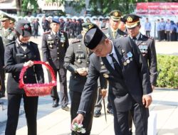 Hari Pahlawan, Pj Walikota Ziarah ke Taman Makam Pahlawan dan Gelar Tabur Bunga di Laut