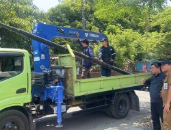 Dinas PU Kota Makassar DPRD Makassar Tertibkan 7 Tiang Fiber Optik Ilegal