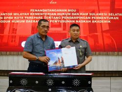 Kanwil Kemenkumham Sulsel Teken MoU Pemdampingan Produk Hukum Daerah Dengan DPRD Parepare dan Pemda Barru