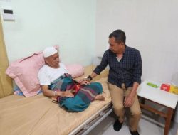 Pj Wali Kota Parepare Besuk Ketua MUI di Rumah Sakit dr Hasri Ainun Habibie