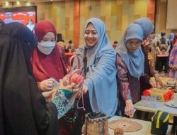 Ikuti Sulsel Craft Expo di Samarinda, Ketua Dekranasda Parepare Promosikan Olahan UMKM