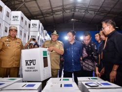 Dicek Pj Gubenur Bahtiar, 99 Persen Logistik Pemilu di Maros Sudah Siap