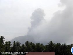 Gunung Ibu di Maluku Utara Erupsi, Lontarkan Abu Vulkanik Setinggi 1.000 Meter